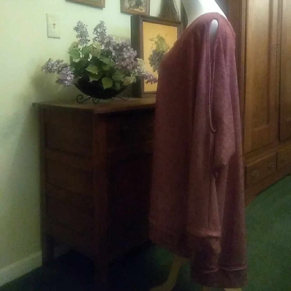 PLUS Women's top - Picture 2 of 5